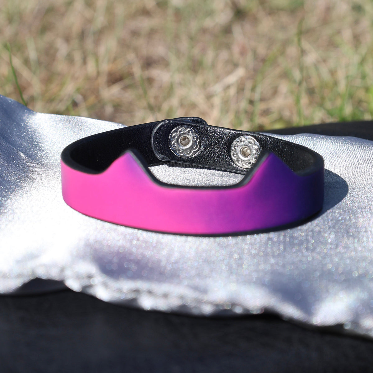 Kitten wrist band