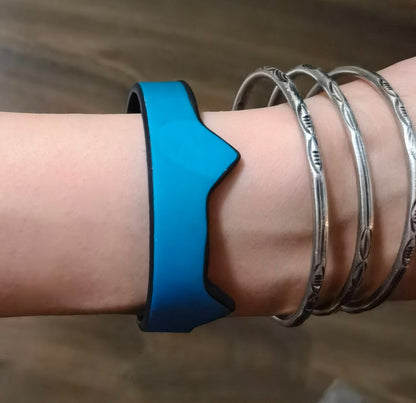Kitten wrist band